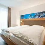 Aparthotel Patricia 3*