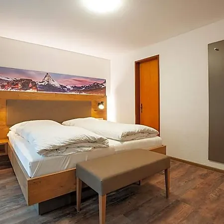 Patricia Self-check-in & Access At Alpen 采尔马特
