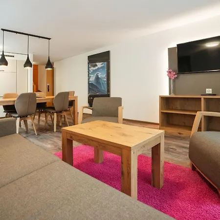 Patricia Self-check-in & Access At Alpen Aparthotel Zermatt